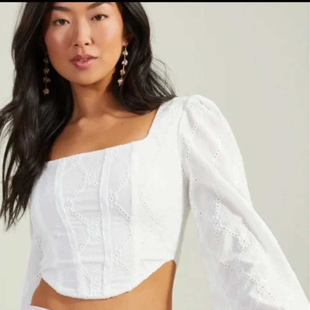 ❤️❤️ NWT Altar’d State White Embroidered Corset Top‎